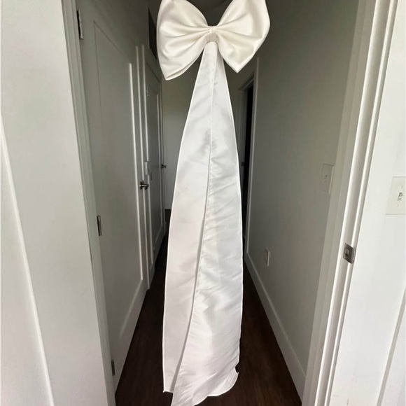 Essence of Australia wedding dress detachable bow - Picture 2 of 4